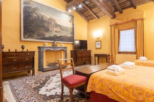 Borgo Malvasia- Ca' Palazzo Room Type - Deluxe Suite with Historical Painting