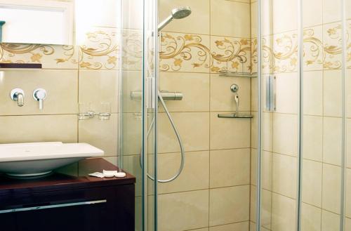 Strandhotel Buckow Resort & SPA gut-Hotels SEE 4.8km von Oberbarnim entfernt