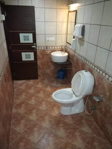 Hotel Kalinga Lake View – Ahmedabad, TN