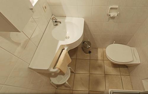 Double Room image 3