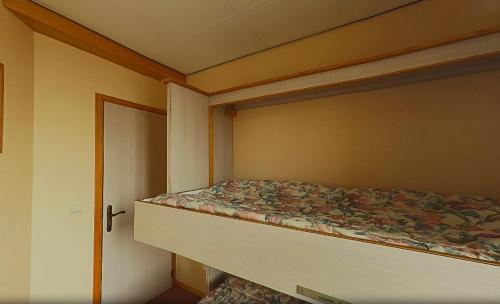 Family Room image 7