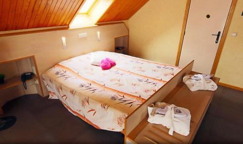 Double Room with Spa Bath image 3