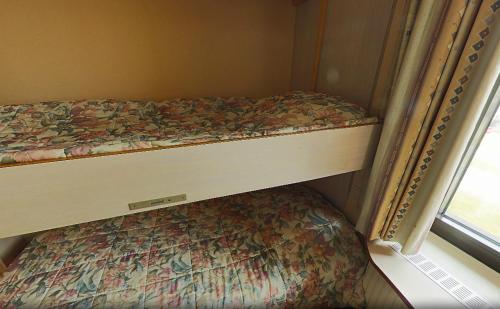 Family Room image 2