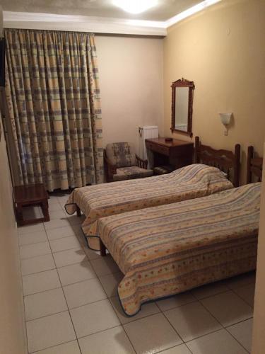 2 twin beds