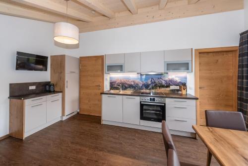 2 bedrooms, 3 beds