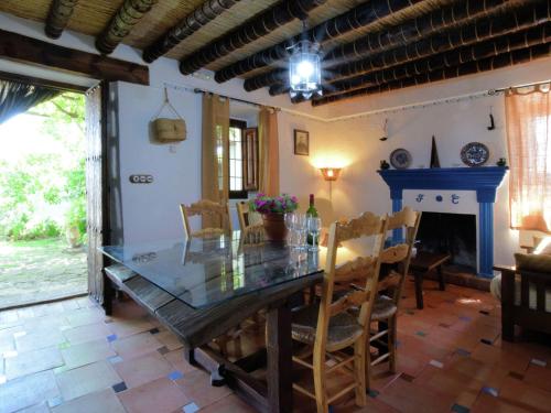 Lavish Cottage in Fuentes de Cesna with Pool