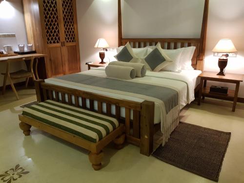 1 queen bed, 1 double bed
