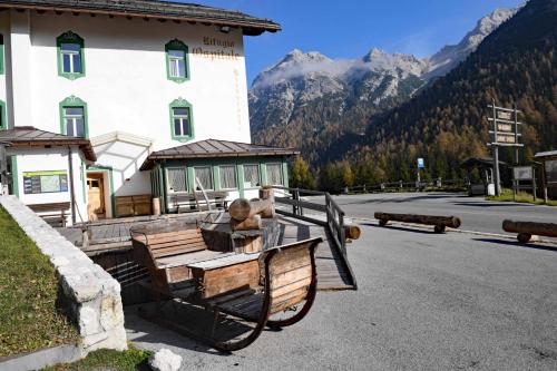  Rifugio Locanda Ospitale, Pension in Cortina d'Ampezzo bei Schluderbach