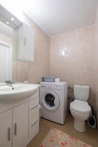Studio Southwest 2 with AirCon & FREE Parking, Ljubljana (Foto 5)