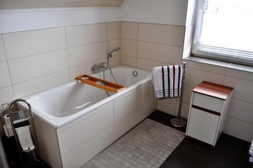 Bathroom, Appartement -Ferienwohnung in Stadtallendorf