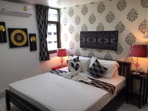 Fong Kaew and Baan Nang Fa Guesthouse Fong Kaew And Baan Nang Fa is conveniently located in the popular Patong area. The hotel offers a high standard of service and amenities to suit the individual needs of all travelers. All the necessar