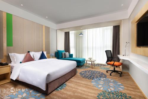 Ramada Encore Linyi The 4-star Ramada Encore Linyi offers comfort and convenience whether youre on business or holiday in Linyi. Offering a variety of facilities and services, the property provides all you need for a go