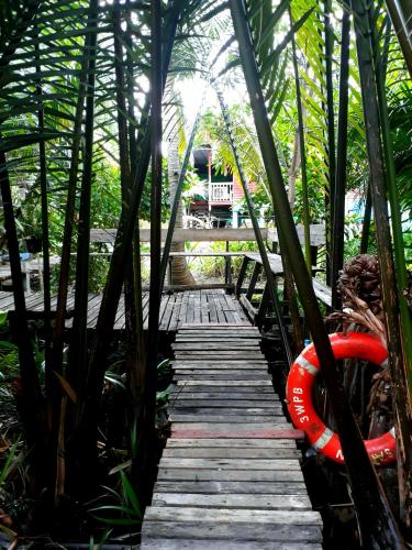 Baan Glangsuan Bang Kobua - Tap to explore photos