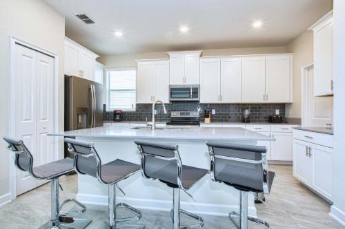 Champions Gate - 5 Bedrooms House w/pool-4915CG - main image