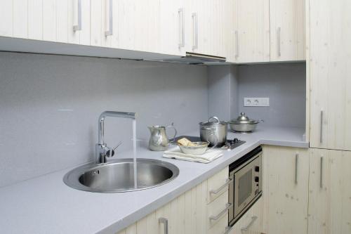 ClassBedroom Barcelona Beach Apartments - image 8