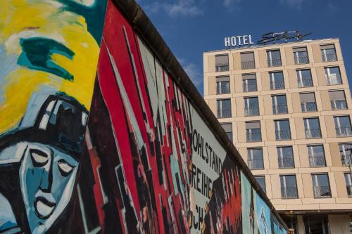 Schulz Hotel Berlin Wall at the East Side Gallery, Berlin (photo 9)