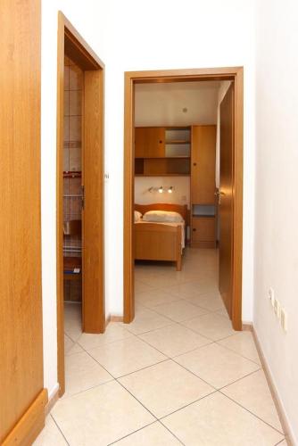 Apartments by the sea Seget Vranjica Trogir - 12760 - image 14