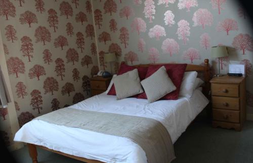 3 bedrooms, 4 beds