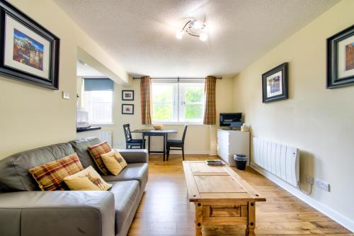 Stunning Studio Apartment Castle View - image 2