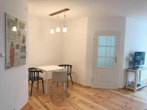 Apartment image 9