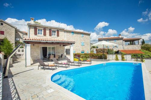  Authentic Stone House Villa Giovanna with Beautiful View, Unterkunft in Brkač