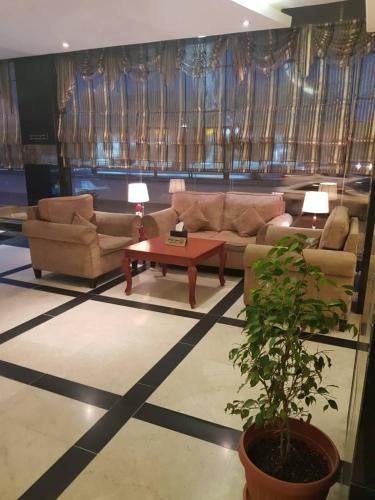 Shared lounge/TV area, Almuhaidb Nadwaa Aparthotel in An Nadhim