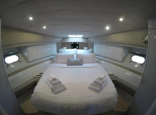  Beautiful and magnific yacht for 6 persons in Lissabon