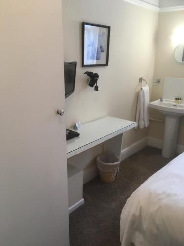 Elmdon Lodge - image 5