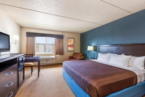 AmericInn by Wyndham Monmouth