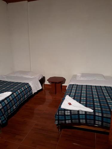 2 twin beds