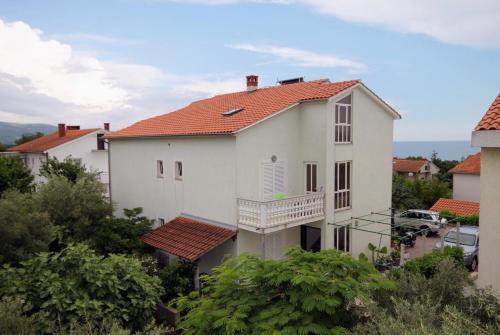  Krk Apartment Sleeps 4 Air Con WiFi in Krk