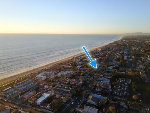 Ultimate Beach Bungalow - 1 block from beach - huge backyard in Carlsbad, USA