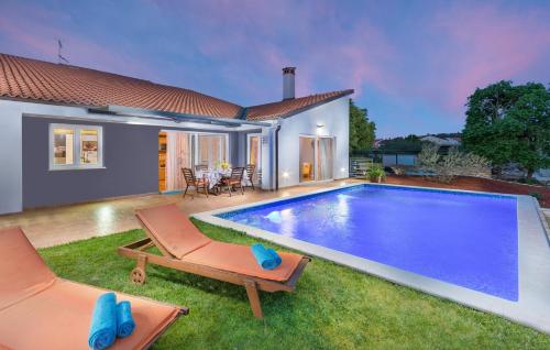 Modern Villa di Rovigno with Pool, Hot Tub and Sea View