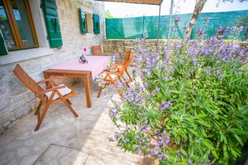 Abortolami with Pool and Garden - image 2