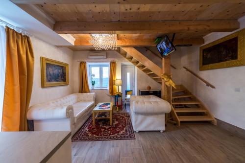 Villa Art house with Pool and a beautiful view on the river Mirna valley - main image