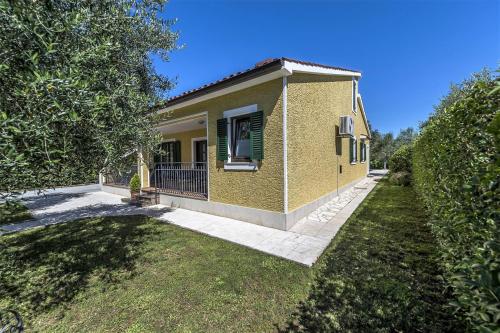 Viesnīcas āriene, Spacious Three-Bedroom Villa Balun with Pool in Kadumi