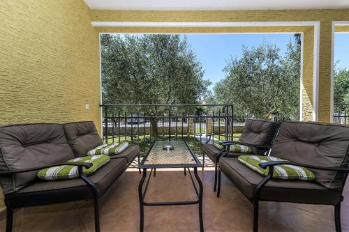 Balkons/terase, Spacious Three-Bedroom Villa Balun with Pool in Kadumi
