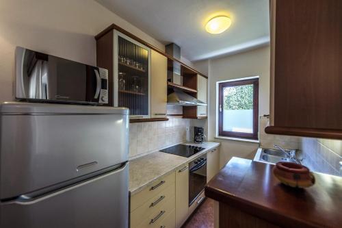 Spacious Three-Bedroom Villa Balun with Pool - image 7