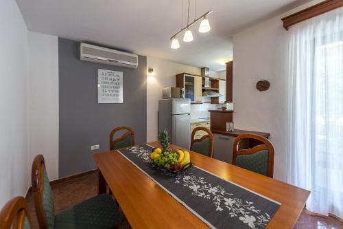 Iekārtas, Spacious Three-Bedroom Villa Balun with Pool in Kadumi