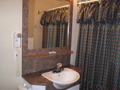 Deluxe Queen Room with Garden View