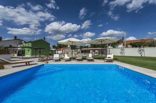  Comfortable Villa Deal with Private Pool and Fenced Garden, Pension in Sveti Petar u Šumi