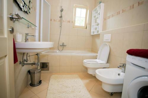 Holiday House Hacienda - image 3