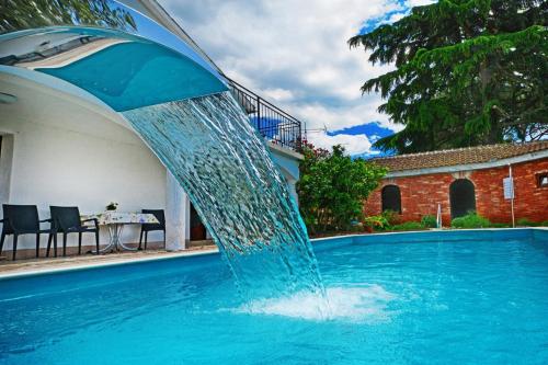  Villa Lanima with Private Pool and Sea View, Pension in Kukci