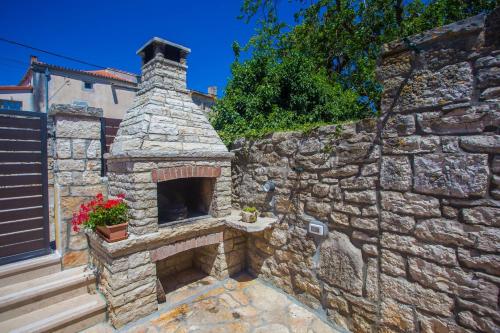 Iekārtas, Modern and comfortable furnished holiday house with private pool and fenced yard in Mrgani