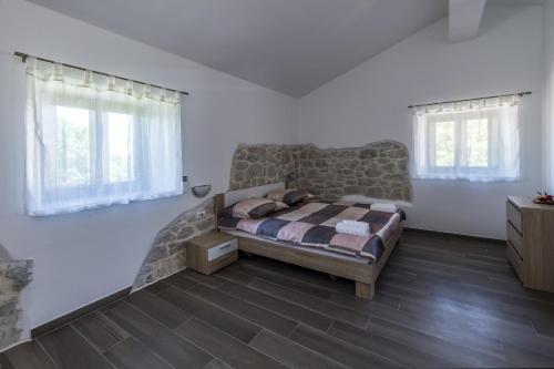 Spacious Four-Bedroom Villa Marija Kloštar - image 4