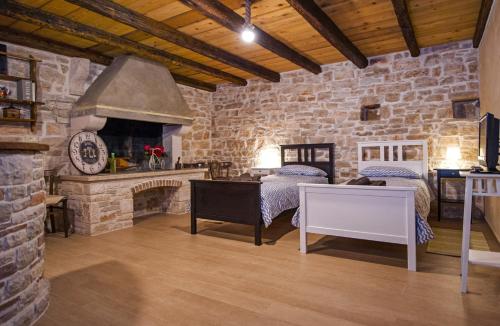 Exclusive Villa Tomani with Private Pool - image 3