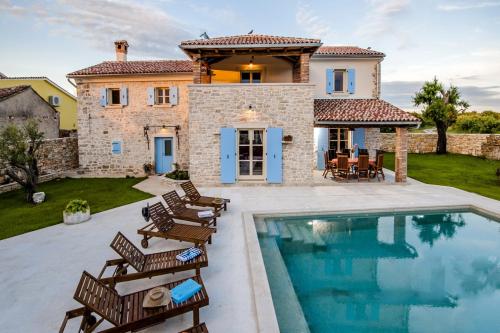 Exclusive Villa Tomani with Private Pool – khách sạn tại Krsanci