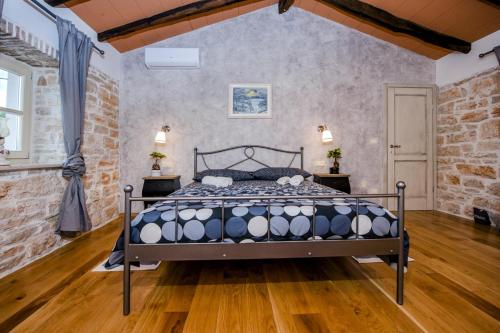 Exclusive Villa Tomani with Private Pool - image 10