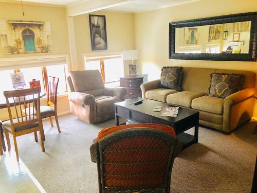 Galena Penthouse overlooking Main Street with FREE off street parking in Galena, USA