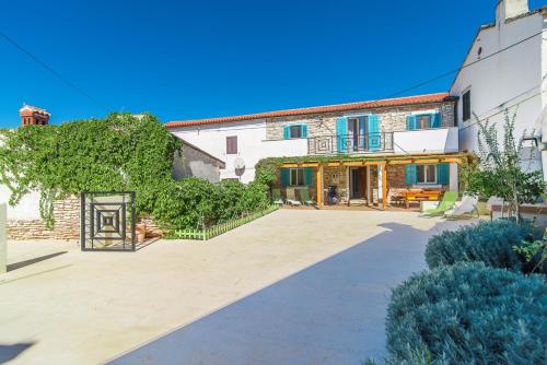 Charming stone house with Fenced Yard - Casa Dina Valbandon - image 4